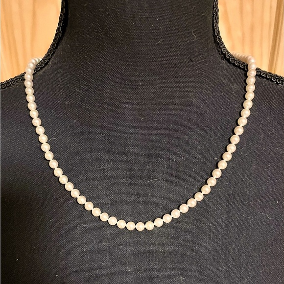 Estate Jewelry - Sterling Silver Decorative Clasp White Pearl Necklace Classic Trending VTG Gift